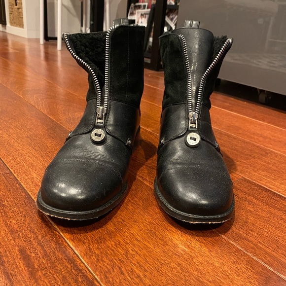 Cole Haan shearling ankle boots - Picture 1 of 6
